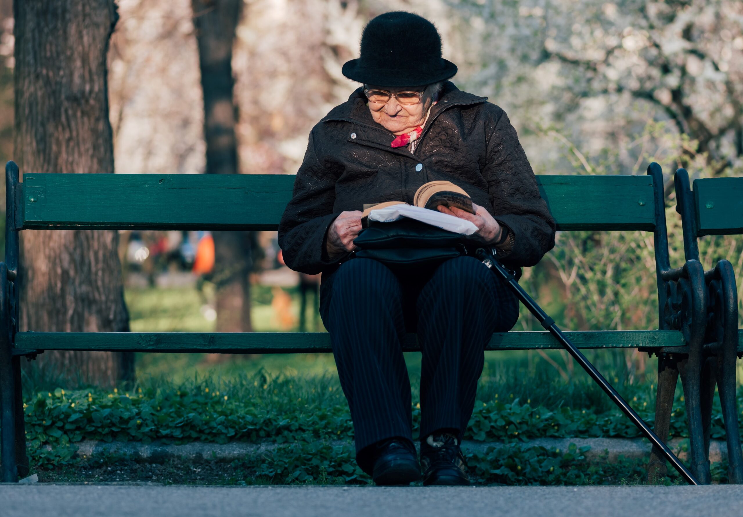 Ce pensie primesc românii care nu au muncit nicio zi și nu au cotizat niciun leu la stat! Suma nu este deloc mică și este acordată de Casa de Pensii - News 18