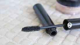 Review. Mascara Giorgio Armani Eyes To Kill cât de bun este acest rimel pentru ochii sensibili. Merită sau nu