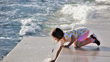 Stațiunea din România care a fost renovată și modernizată. Arată ca Mykonos din Grecia insula bogaților. Prețurile sunt însă cu mult mai mici