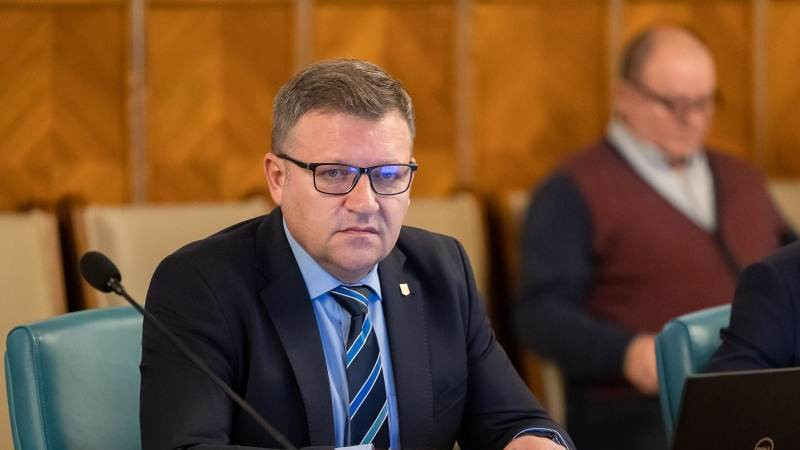 Se schimbă din nou deciziile legate de pensii Cine va primi mai puțini bani și care va fi vârsta de pensionare pentru toată lumea