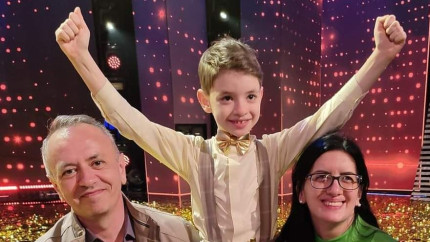 Motivul real pentru care micuțul Rareș Prisăcariu a câștigat Românii au talent. Cu ce se ocupă de fapt părinții lui