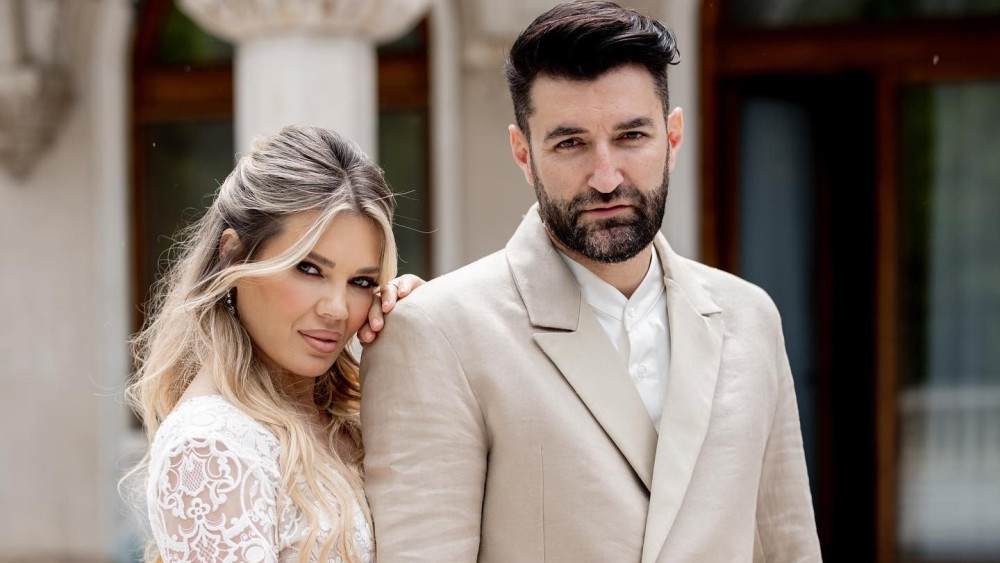Cine este de fapt Maria Manole cea care le-a fost nașă lui Smiley și Ginei Pistol Este extrem de celebră doar că și-a schimbat numele