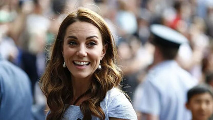 Rochia de la Zara cu care prințesa Kate Middleton a cucerit întreaga planetă. Costa doar 50 de lei și se găsește și în România. Este simplă dar superbă
