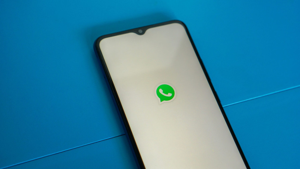Mesajele de pe WhatsApp care te pot lăsa fără loc de muncă. Atenție mare ce tastezi chiar dacă este conversație privată