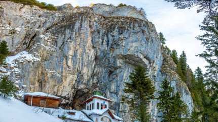 Locul din România în care simți că ai aterizat în Paradis. Pare desprins de pe altă planetă. Peisajele sunt superba iar prețurile accesibile