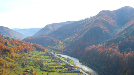 Locul secret din România în care te simți ca-n Paradis. Puțini turiști știu de el dar când ajung acolo se simt ca-n Elveția. Prețurile sunt foarte mici