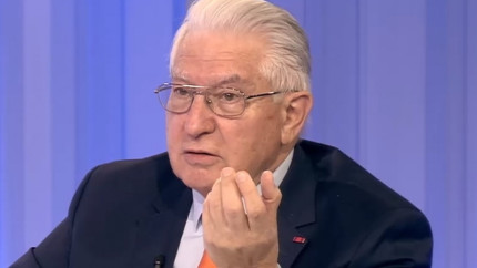 Câtă apă trebuie să bem de fapt pe zi pentru a ne feri de cancer Care apă este cea mai bună dintre toate. Prof. Dr. Vlad Ciurea a explicat