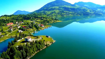 Locul din România care i-a fascinat pe toți strănii. A devenit vedetă pe Netflix și toți îl adoră. Turiștii au început să ia cu asalt zona