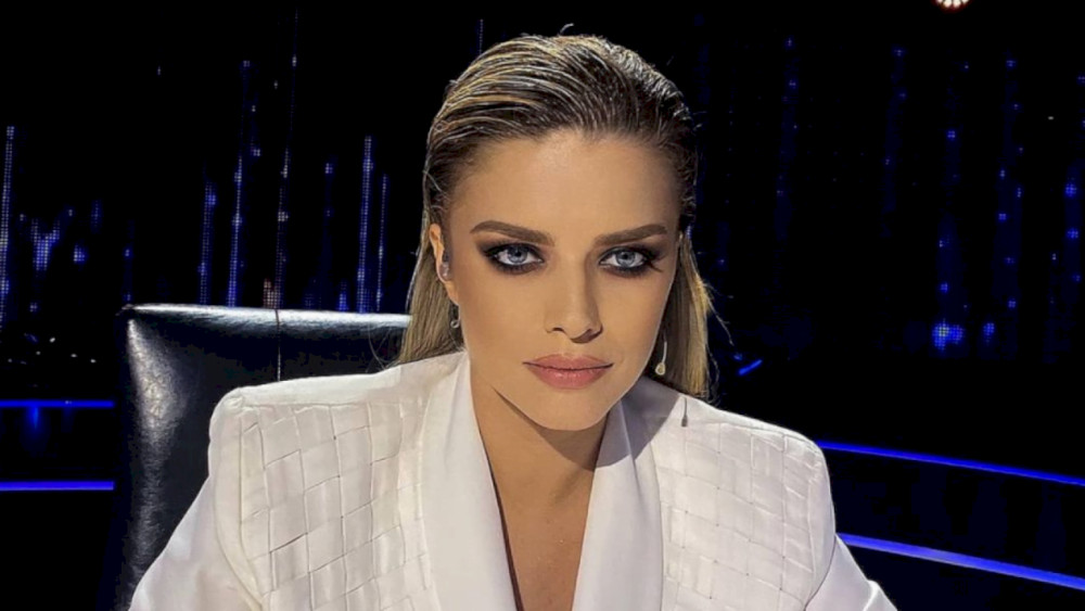 Frumoasa Alexandra Dinu are un nou iubit super celebru Este patronul unei televiziuni de top din România. Imagini secrete au fost făcute publice