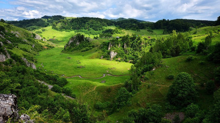 Locul secret din România care a luat naștere în epoca jurasică Pare că este rupt din Rai și acum dar puțini știu de el