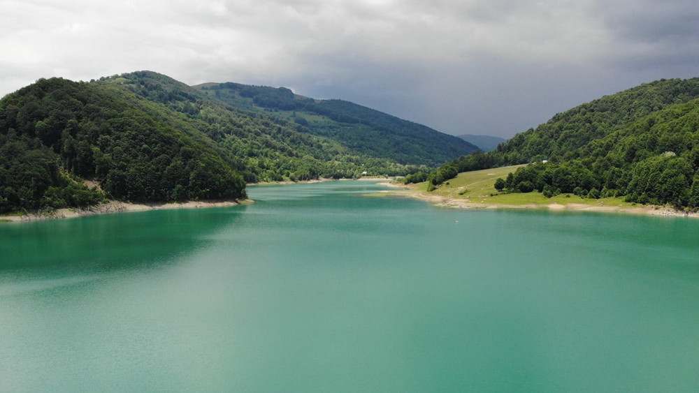 Locul de vis din România considerat în trecut diamantul lui Ceaușescu. Este un adevărat Rai și totul este foarte ieftin aici