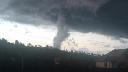 METEO. O tornadă puternica a lovit România Urmează un val de fenomene extreme. Prognoza ANM modificată