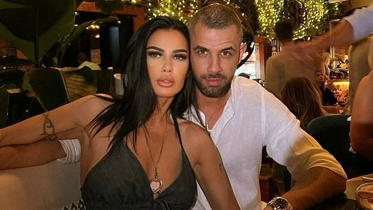 Umilință maximă pentru Oana Zăvoranu Cine este femeia celebră pentru care soțul ei Alex Ashraf a decis să divorțeze de ea. Nimeni nu și-ar fi imaginat