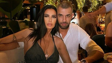 Umilință maximă pentru Oana Zăvoranu Cine este femeia celebră pentru care soțul ei Alex Ashraf a decis să divorțeze de ea. Nimeni nu și-ar fi imaginat