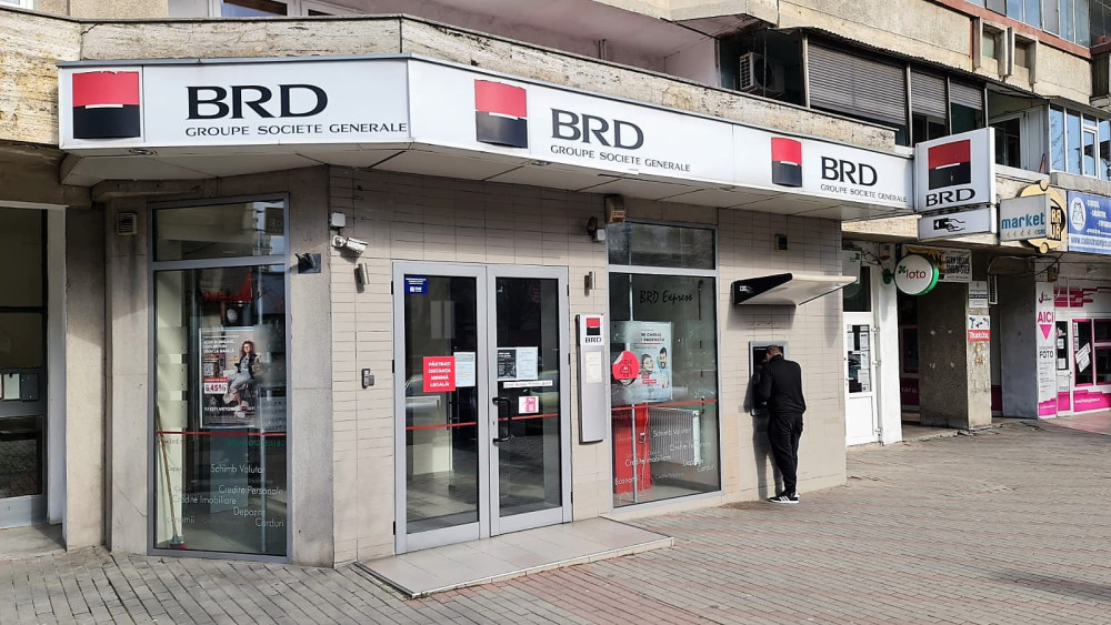 Ai sub această vârstă BRD vine cu o ofertă pentru carduri imposibil de refuzat. Poți primi la pachet și un laptop sau un telefon