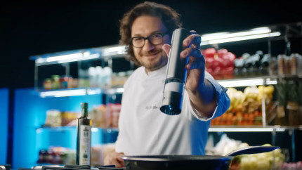 Lidl vine cu un cadou pentru toți clienții care cumpără acest produs Chef Florin Dumitrescu este și el implicat