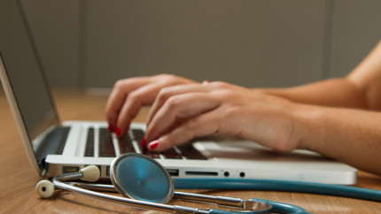 Adio concediu medical Se schimbă legea. Este o nouă măsură de austeritate. Câți bani vor mai primi de la stat cei aflați în această situație