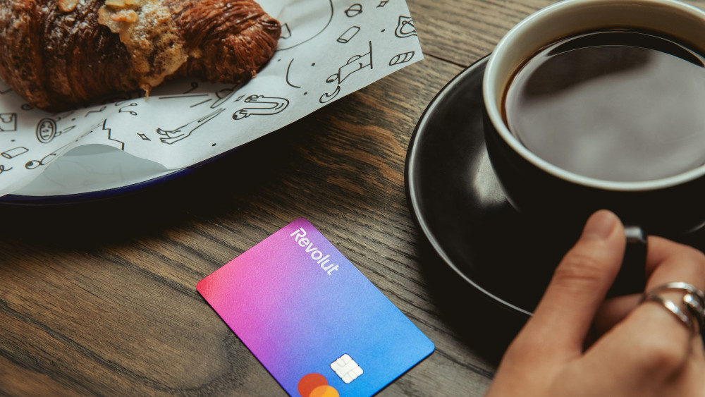 Revolut preia clienții CEC Bank BCR și BRD. Decizia luată de bancă în urmă cu puțin timp. NU s-a mai întâmplat așa ceva  în România