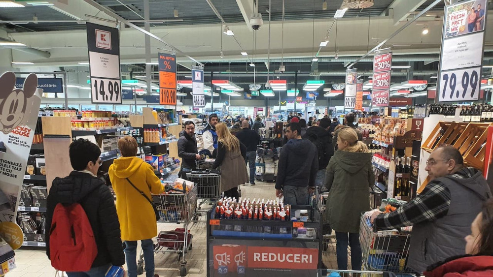 Cum poți cumpăra haine și alimente cu reducere de 50 tot timpul. Trucul pe care puțini îl stiu
