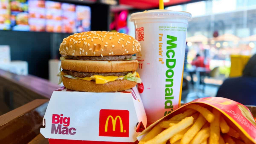 Ce salariu primește un casier de la McDonalds Suma nu este deloc mică. Ce alte super beneficii mai are pe lângă bani