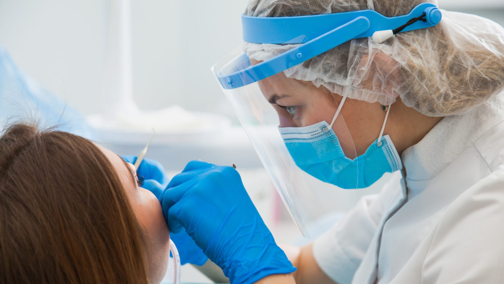 Toți românii care au plombele dentare realizate din acest material trebuie să le îndepărteze urgent S-a descoperit că sunt toxice pentru organism