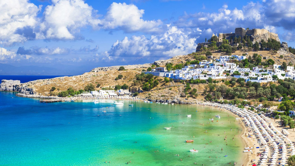 Luna din an în care este cel mai bine să mergi în Turcia sau Grecia dacă vrei prețuri mici la cazare și vreme bună. Perioada ideală pentru vacanțe ieftine