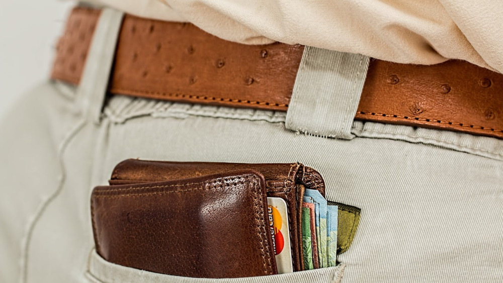 Este OBLIGATORIU Care va fi salariul MINIM în orice bancă din România începând cu 1 iunie 2024 Suma este destul de mare