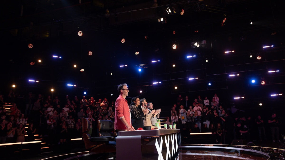 Surpriză mare la PRO TV Cine va urca în seara aceasta pe scena de la Românii au talent Mihai Boboneta va rămâne mască