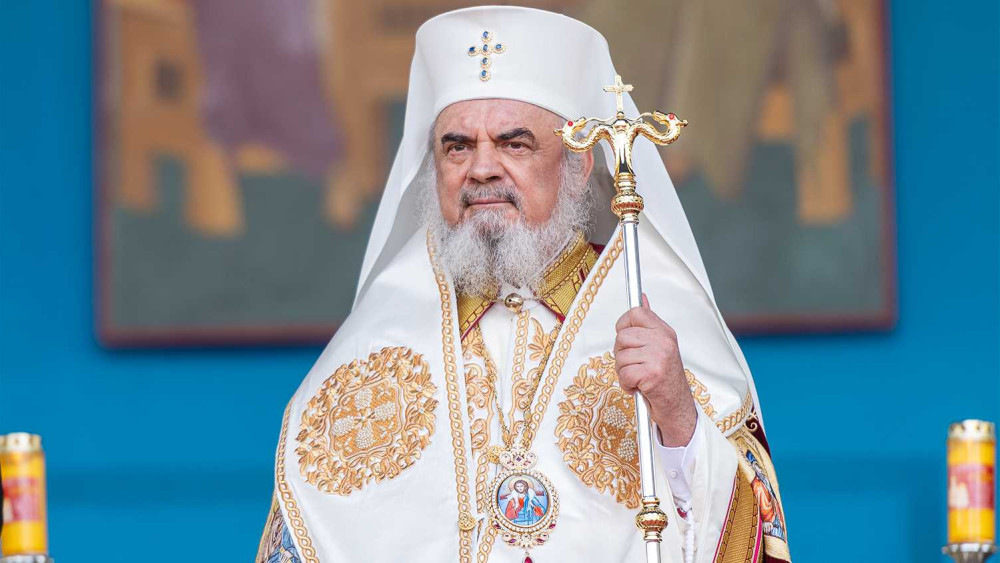 Ce salariu primește lunar Patriarhul Daniel Preoții primesc mult mai puțin decât el