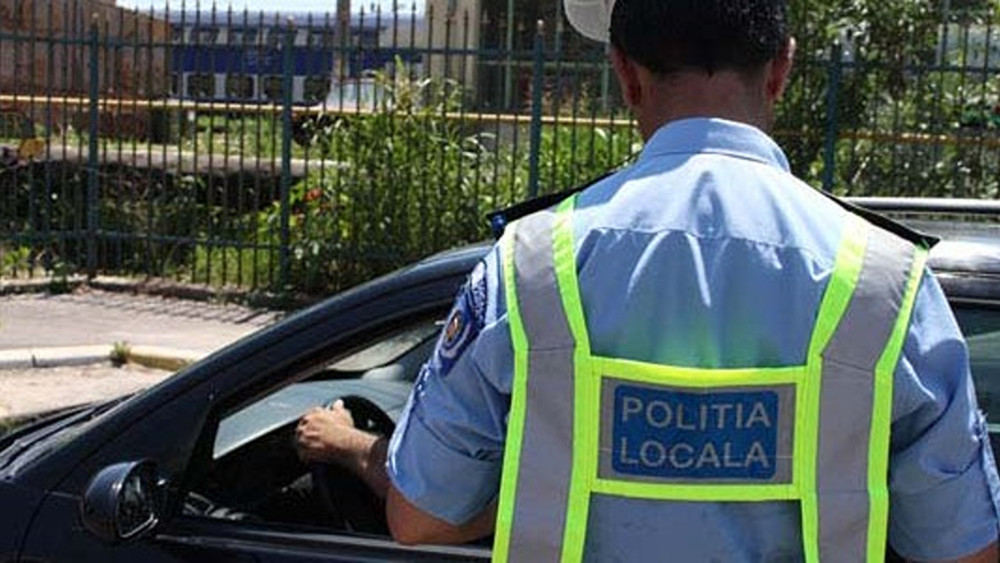 Greșeala enormă pe care o fac cei care doresc să-și vândă mașina De acum se dau amenzi de până la 3.300 de lei dacă afișați acest lucru