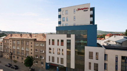 Cât costă un city-break în Cluj Napoca în timpul celor mai renumite festivaluri din zonă Oferta foarte bună pe care o pune la dispoziție unul dintre cele mai frumoase hoteluri de acolo