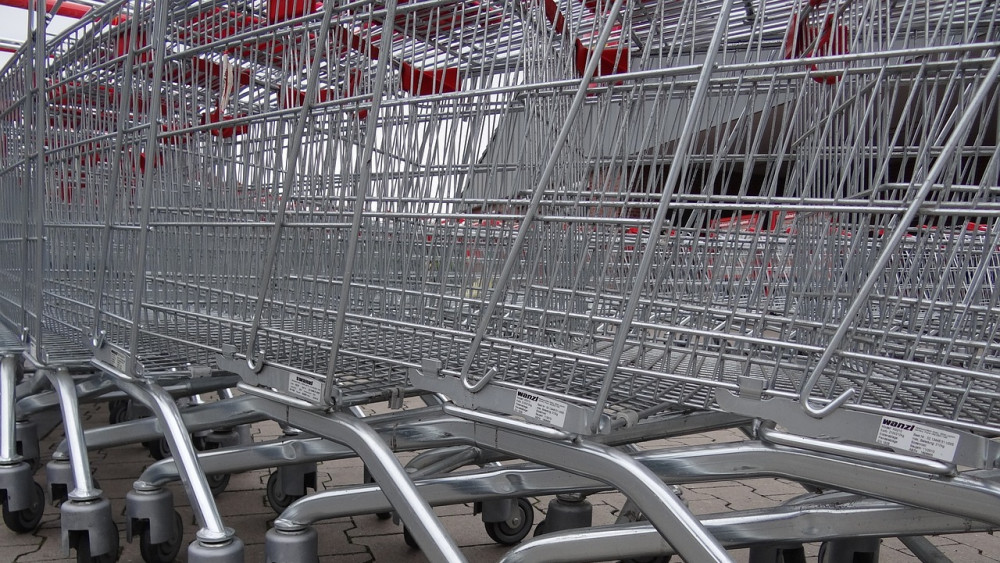 Scumpiri în lanț din septembrie. Produsele populare care vor avea prețurile mult majorate. Va fi o adevărată explozie la raft