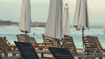 Cea mai ieftină plajă din România. Te simți ca-n Mikonos în Grecia. Prețurile sunt infime și comparativ cu Mamaia și orice altă stațiune
