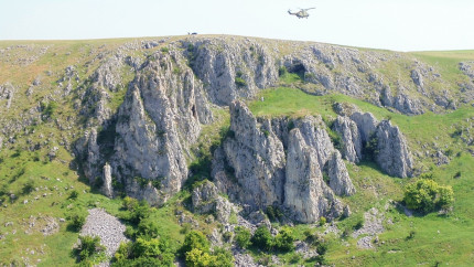 Locul secret din România unde simți că ai aterizat în Paradis Are cascade peisaje de poveste și temperaturile se schimbă brusc. Este o comoară a naturii