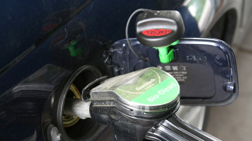 Alimentezi cu benzină sau cu motorină de la OMV Petrom Ce se întâmplă cu prețul la carburant în benzinării. La ce să fii atent când ajungi la pompă