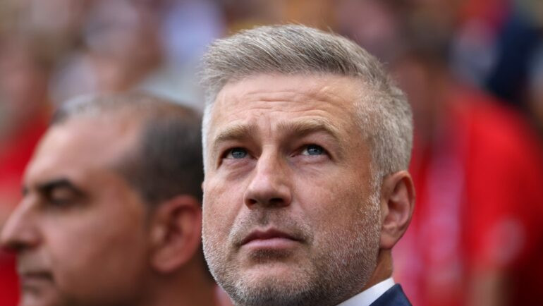 Adio Edi Iordănescu Cine ar urma să-i ia locul ca antrenor al echipei naționale de fotbal a României Surpriza este imensă