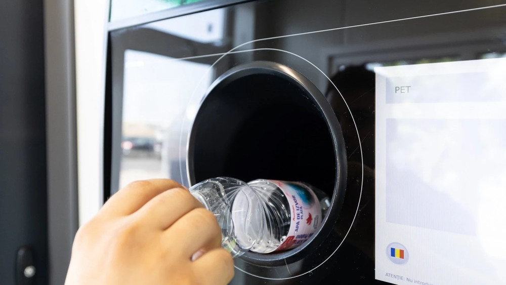 Se închid punctele de reciclare sticle în România Probleme mari cu Sistemul de Garanție-Returnare. Anunț de la Guvern