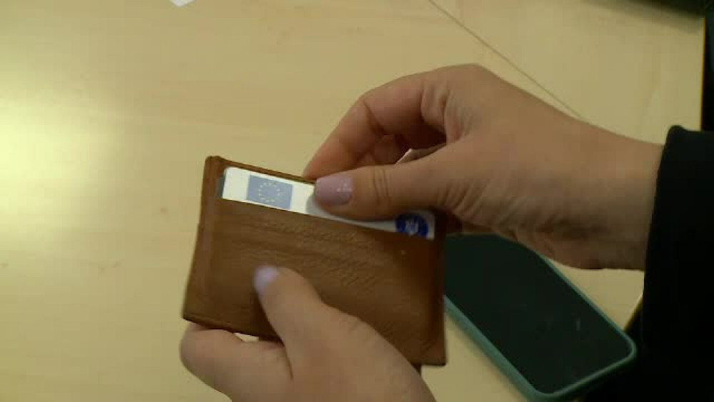 Se schimbă regulile de acordare a cardurilor sociale. Cine va primi în continuare tichetele de 250 de lei pentru alimente plus ajutorul pentru încălzire