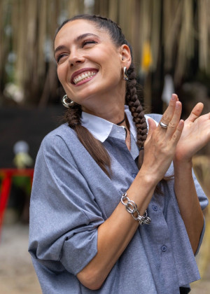 Ce vârstă are Irina Fodor și câte operații estetice are Prezentatoarea Asia Express și Chefi la Cuțite este cu 13 ani mai tânără decât soțul ei