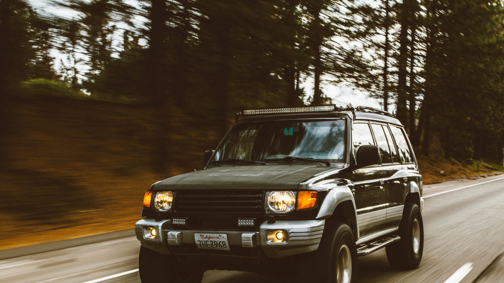 Se introduce un impozit de 1.900 de lei pentru toți cei care au acest tip de mașini second hand. Se taxează norma de poluare