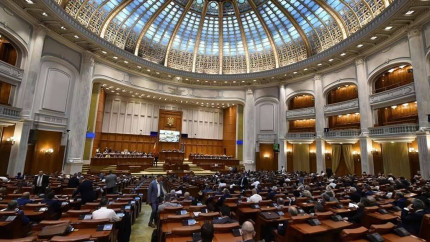 Salariul pe care îl primește lunar un parlamentar. Puțini știu adevărul. Pe lângă bani mai au și o mulțime de beneficii