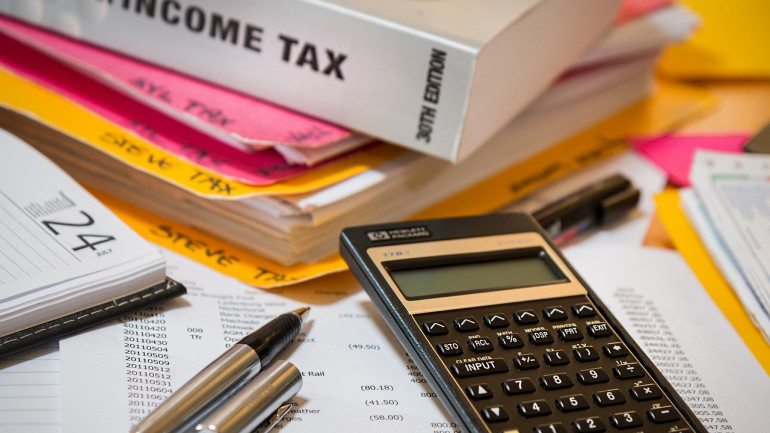 Cum se calculează salariile angajaților de la stat pe domenii după noua formulă din legea salarizării. Grila se împarte în două