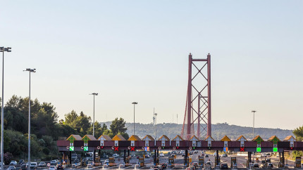 Taxa de pod Fetești  Cernavodă se plătește direct din telefon. Cât te costă în 2025 în funcție de mașină