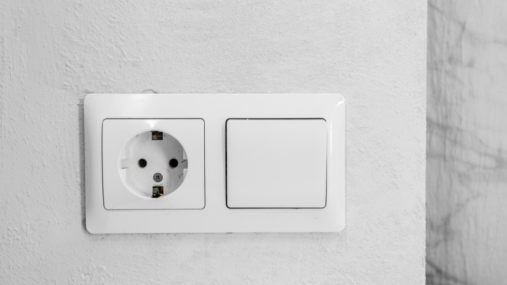 NU băga niciodată în priză în același timp aceste două electrocasnice. Factura la curent se dublează din această cauză dar puțini știu acest detaliu