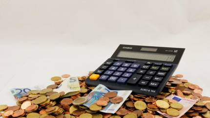 Vine prăpădul peste România Milioane de angajați din public și privat se vor trezi cu salariile tăiate. Planul diabolic pus la cale de autorități