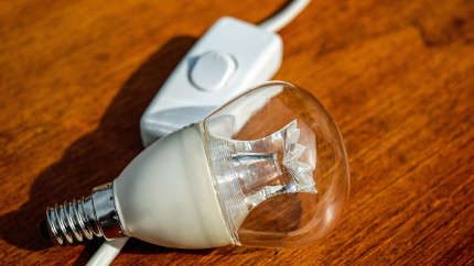 Curent electric din cărbune românesc direct acasă. Cât costă față de Hidroelectrica sau ceilalți operatori de curent