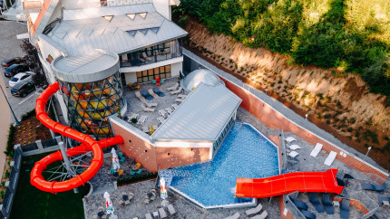 Stațiunea care a ajuns să fie cea mai căutată din România în 2025 NU este de pe litoral. Hotelurile de aici atrag foarte mult