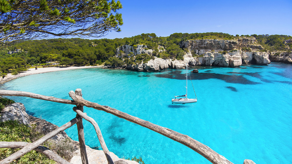 Adio Grecia Turcia Bulgaria Aceasta este cea mai intens vizitată țară din Europa celebră pentru plajele sale. Are apa curată nisipul fin și o mulțime de obiective turistice