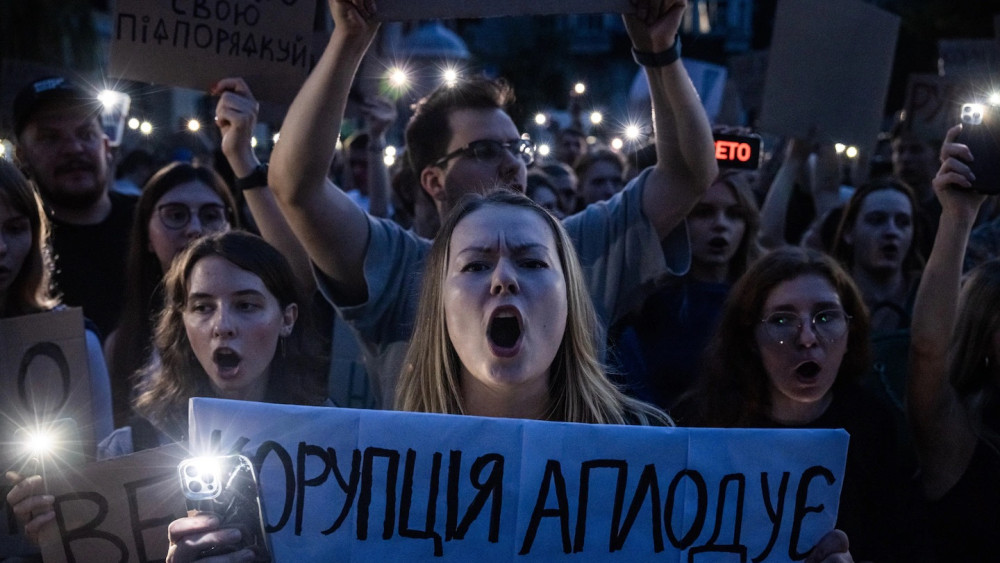 Proteste masive în toată Ucraina Ce acuză milioane de oameni. Reacția lui Volodimir Zelenski