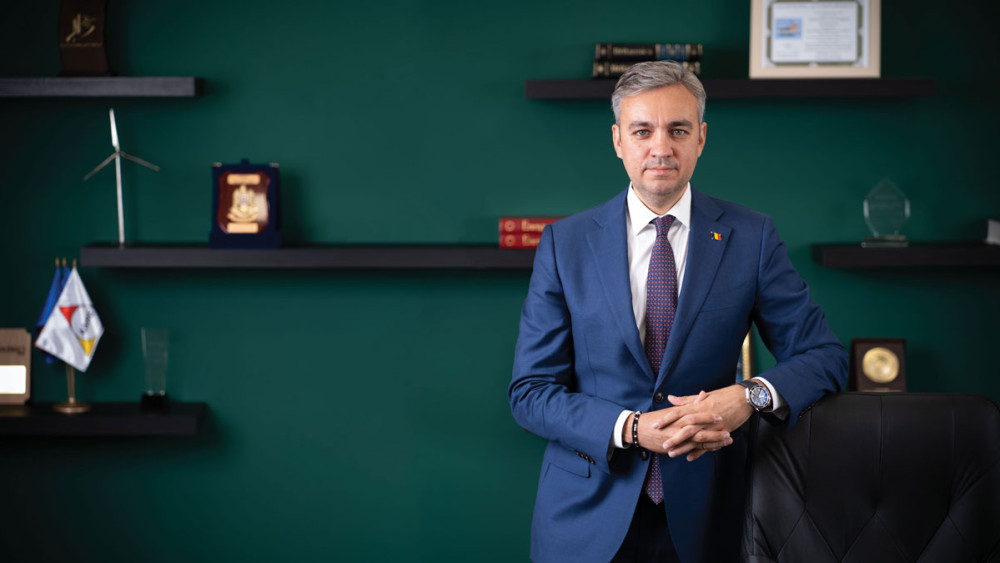 Ce salariu astronomic are George Niculescu șeful ANRE Instituția pe care o conduce a aprobat firma implicată în explozia din Rahova
